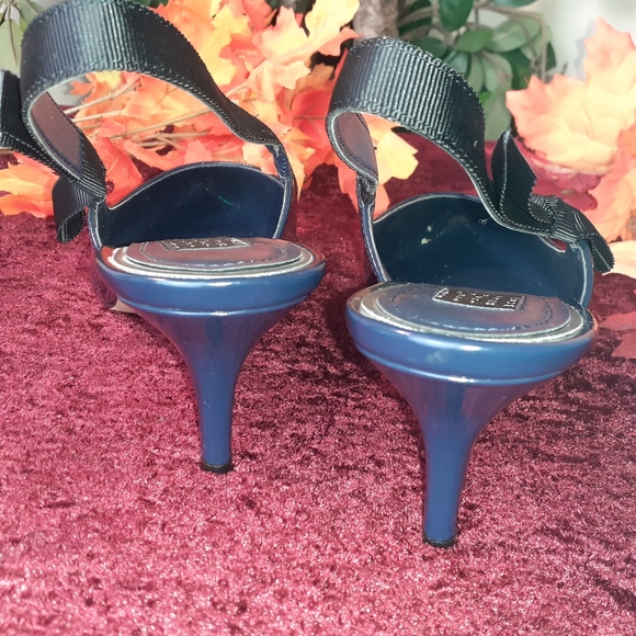 White House Black Market Navy Blue Heels - Picture 4 of 16